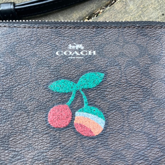 Authentic Coach Signature Corner Zip Wristlet Cherry Rare Mint Condition - Picture 5 of 10
